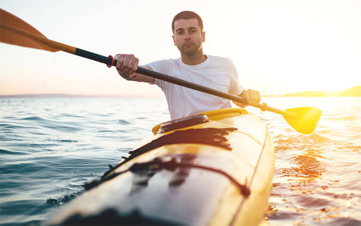 How to Hold a Kayak Paddle
